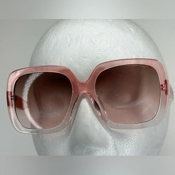 Oversized Guess Shades - Picture 2 of 7